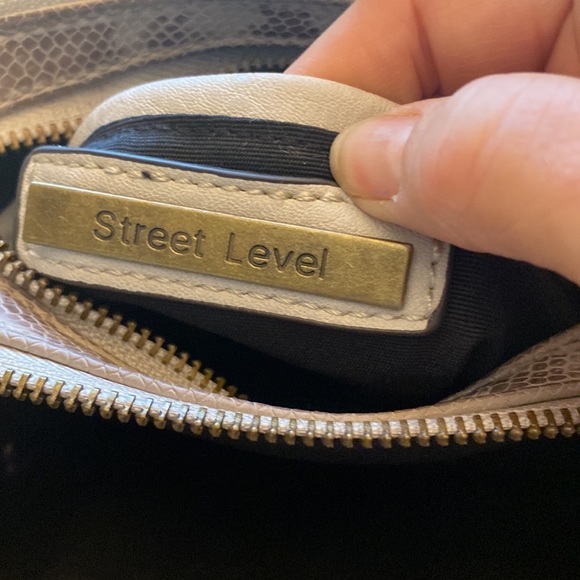Street Level light tan Crossbody purse - Picture 5 of 8
